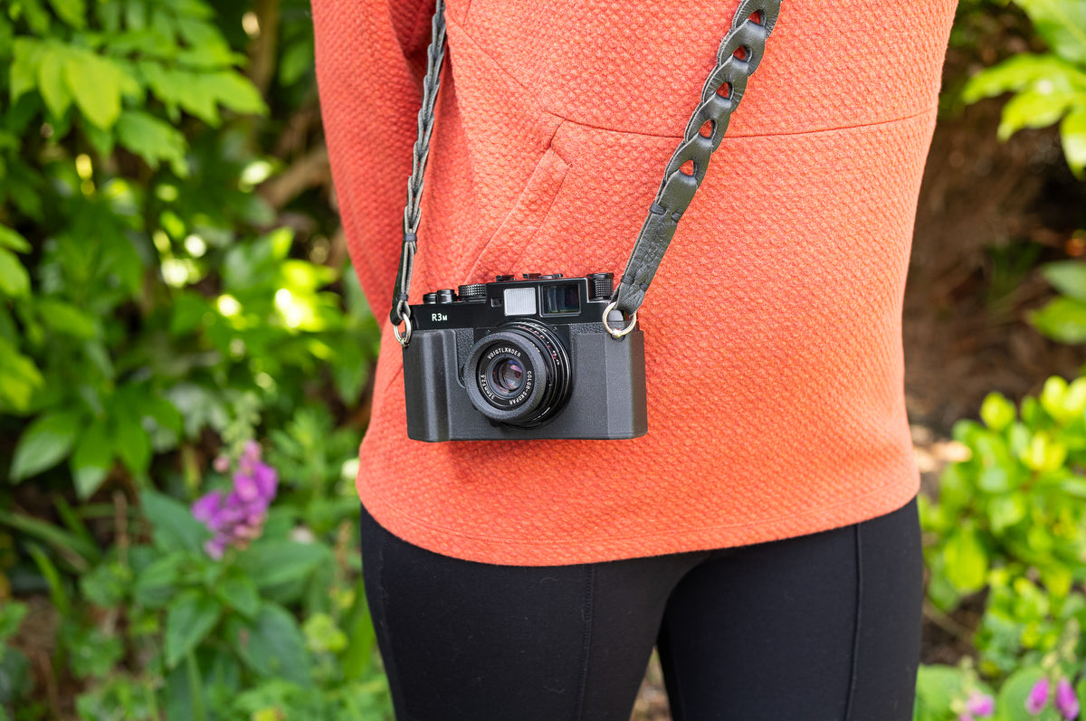 Voigtländer Bessa · Slim Skin Case – Akara Labs
